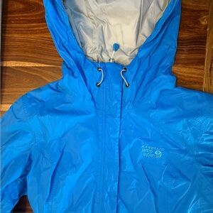 Mountain Hardwear Beautiful Blue Jacket with Blue Loop Accent